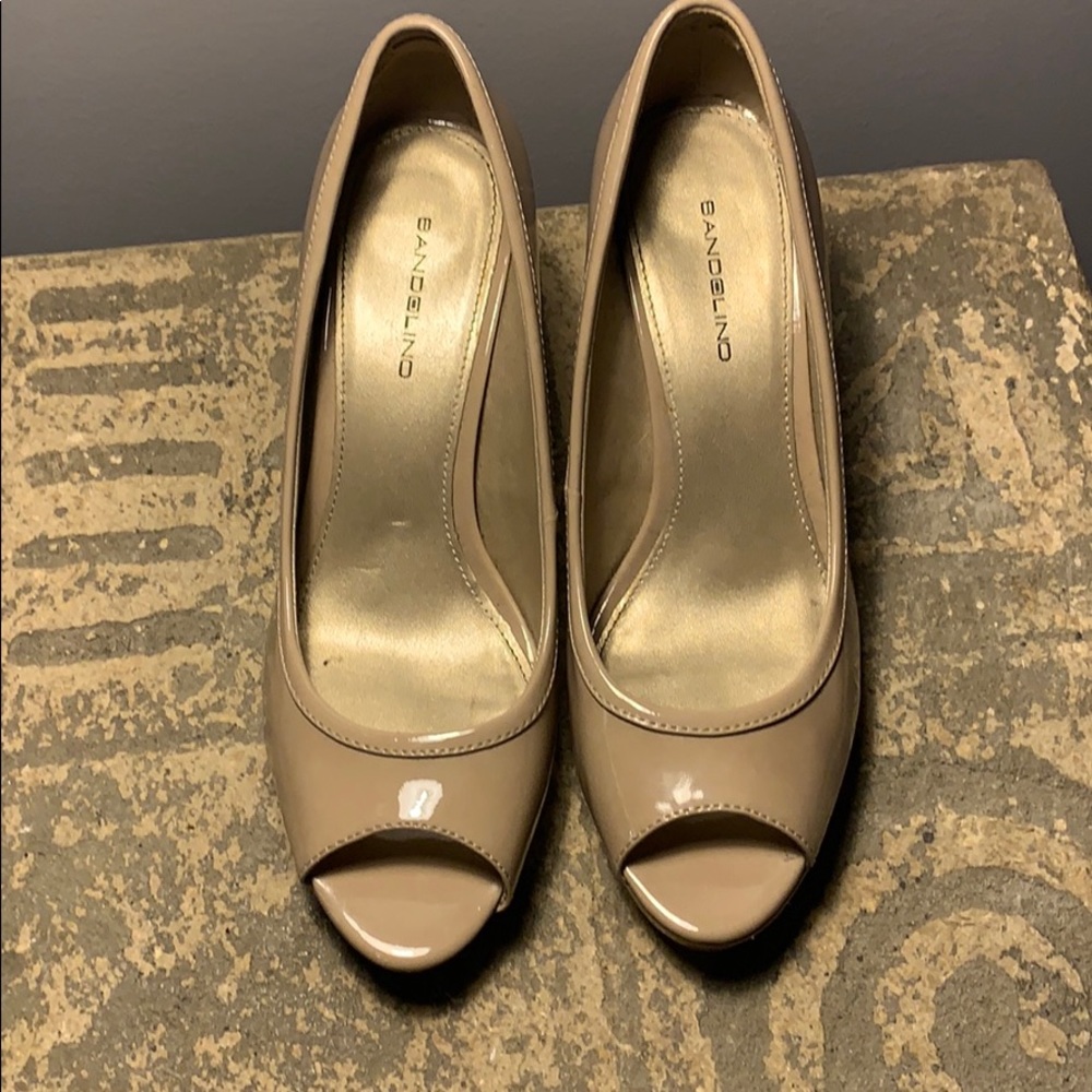 Bandolino nude heels